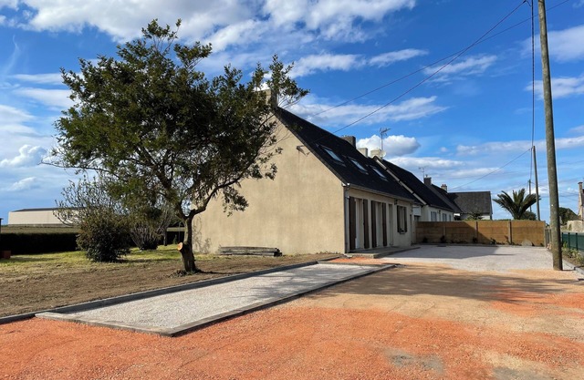 Maison - Réville Avec son Boulodrome !