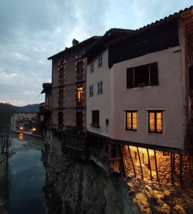 Maison suspendue avec jacuzzi privatif