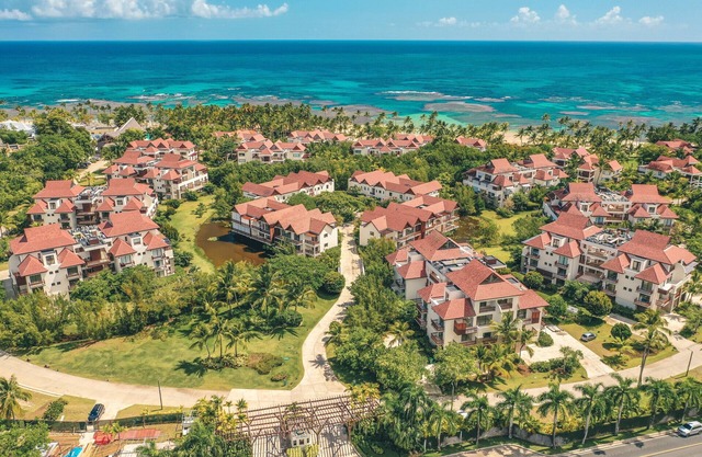 Majestic Tropical Paradise 4BR Close The Ocean