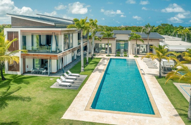 Majestic villa with 5BR and jacuzzi in Cap Cana