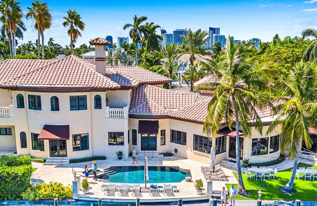 Majestic Waterfront Villa/Venice of America/Heated Pool/Canal View & Access/Royal Key