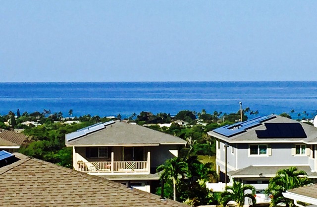 Makaha ocean view - 3 bedroom, 1 bath - Family friendly!