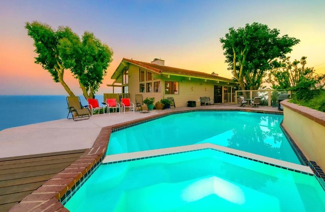 MAL-203-8 Sweeping Ocean Views