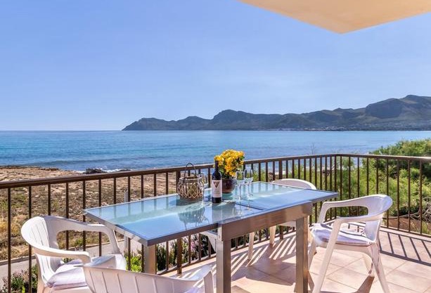 Mallorca Beach front line house 6 pers