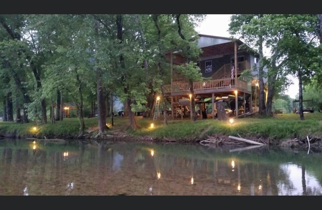 Mama Bears Cozy Creekside Cabin at Up The Creek