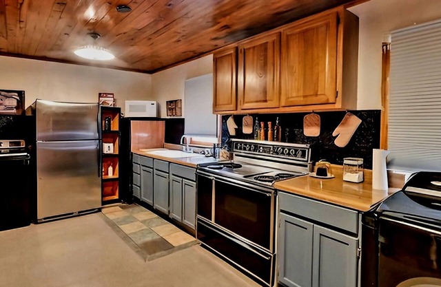 Mama Jeans Pillowville Home