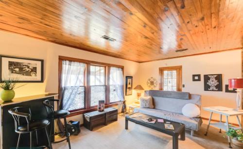 Mama Jeans Pillowville Home