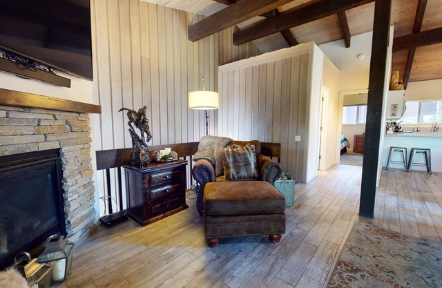 Mammoth Estates 234 5-Star Mountain Modern remodeled Condo with Private Washer Dryer in Prime location by RedAwning