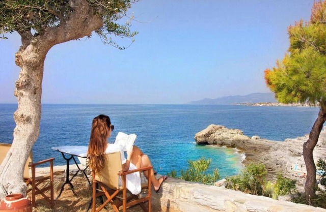 Mani Two-Bedroom Apartment with Sea View