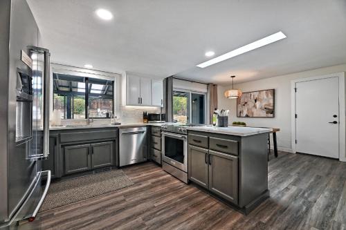 Manor Hill Haven Hot Tub & Accessible Features