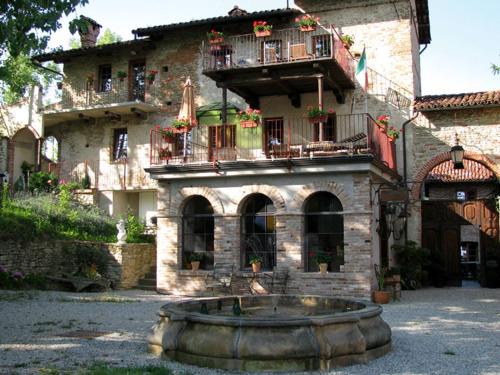 Mansion in Langhe with Pool and Winery Charm