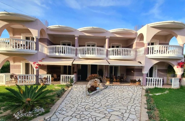 Marathon Studios & Apartments