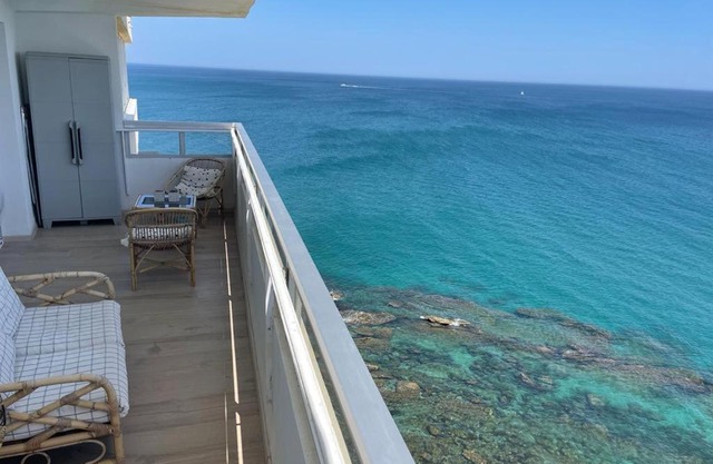 Maravilloso apartamento en primera línea de playa.