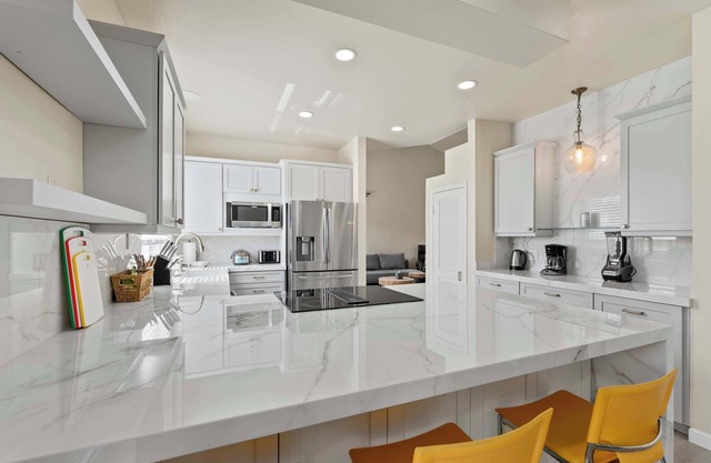 Marbella Lane Posh 4BR with Spectacular Views