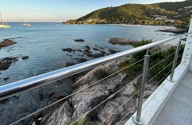 Mare Turchinu Magnifique Appartement Pieds Dans L'eau Tarcu Terrasse sur la mer