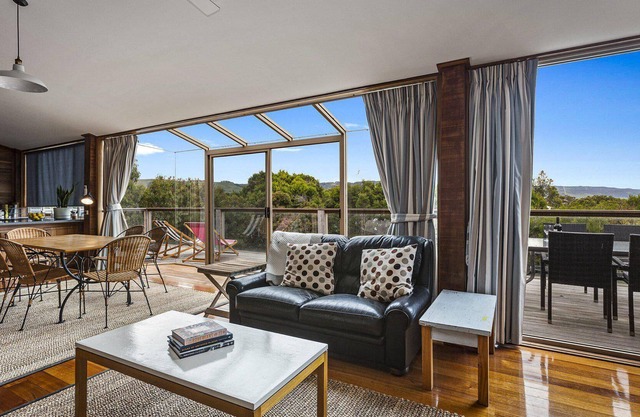 Marengo Hideaway - Escape To Beach & Otway Views *New Listing 2019*