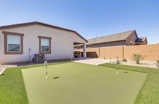 Maricopa Home w/Putting Green & Covered Patio!