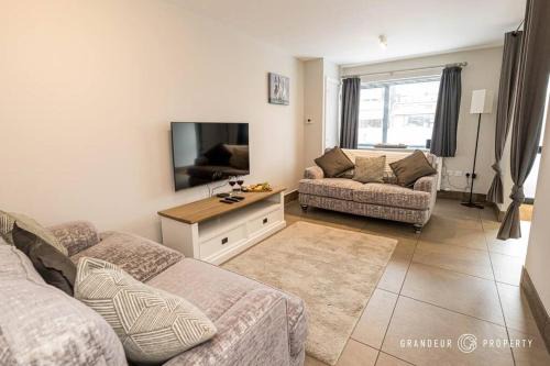 Marigold Cottage by Grandeur Property