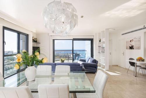 Marina view 2bd Luxury Ap