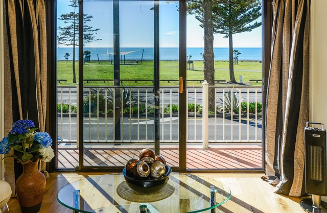 Marine Parade Magic - Napier Holiday Home