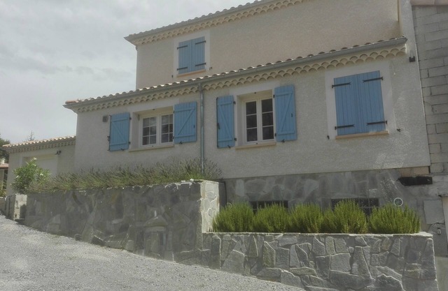 Mas De Vignal Property. Villa for 10 pers. with beautiful infinity pool.