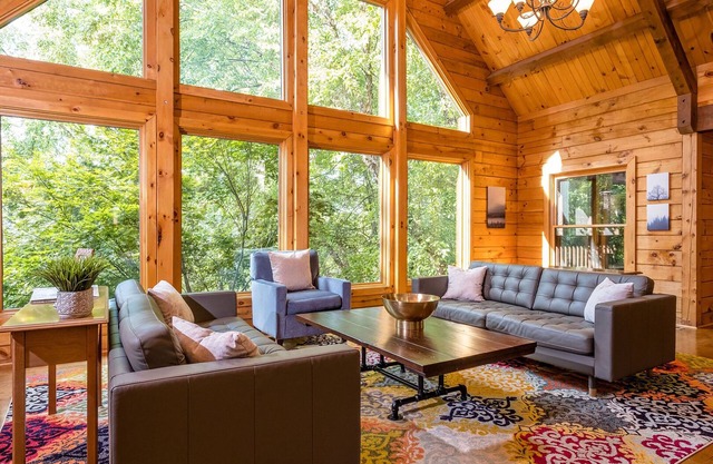 Massanutten Lodge w/Cathedral Ceilings & Games