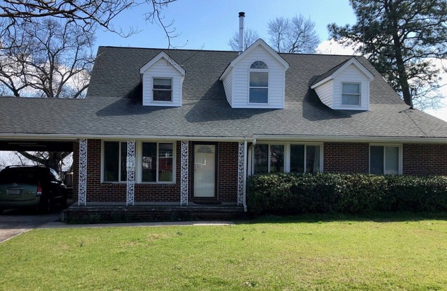 Masters Home in Faith Village, Large Open Floor Plan & Kitchen, Whirpool Bathtub