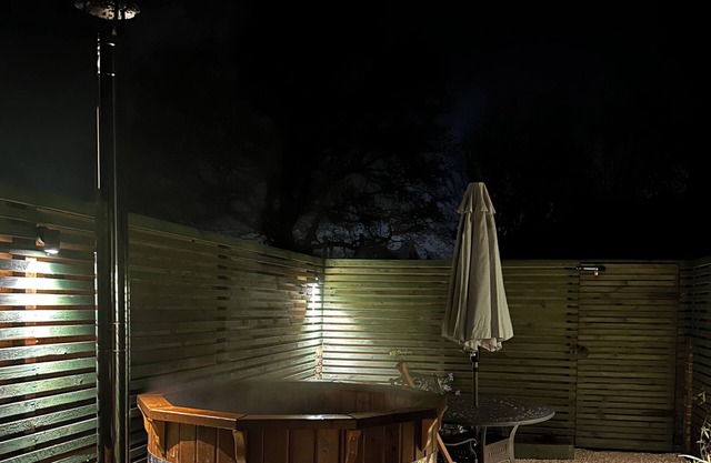 Matties Loft - peaceful, private garden/hot tub, swimming lake, Spa and wellness
