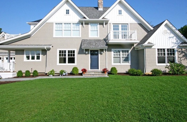 MATTITUCK NORTH FORK HOME IN IDYLLIC SETTING