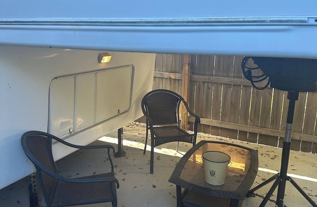 Max’s Properties 40’ RV with full Kitchen and Laundry