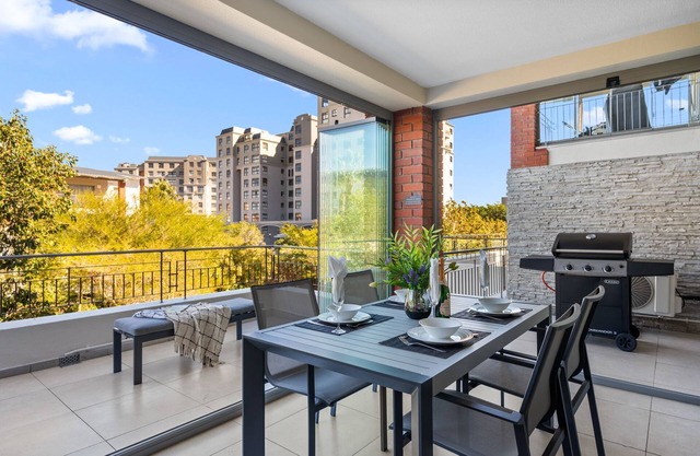 Mayfair Luxury 212 - Two Bedroom Apartment, Sleeps 4