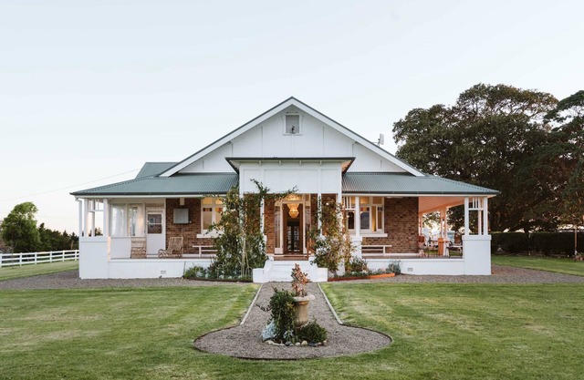 'Mayfield' - Luxury Farmhouse with Pool