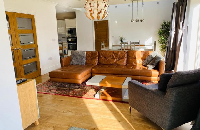 Mayors House Ideal for Groups & Business