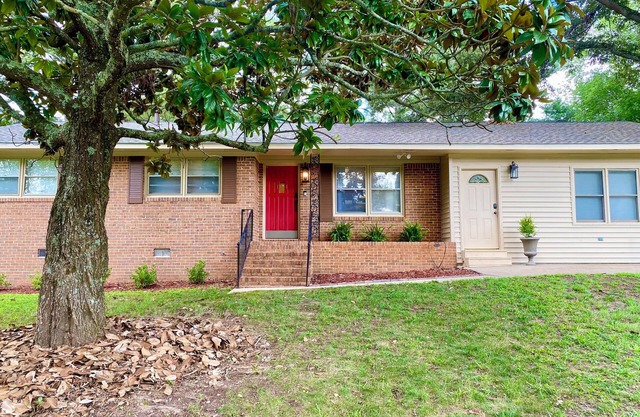 McCullough Park Charming 3-bedroom in fantastic Stockbridge