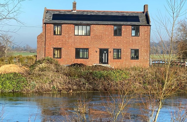Meadow Cottage, Luxury Eco House, on River Island, sleeping 8