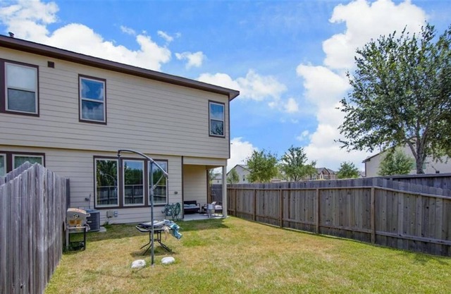 Meadows Place 3-BR Home ~ Perfect for Family Getaway~ w/ Backyard & Home Theater