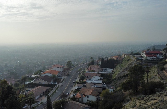 Media City Hillside House- 4 BR with Pool & Fiber 1GB Internet