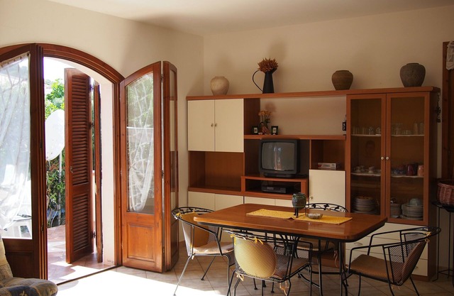 Mediterranean, fully equipped apartment with two terraces