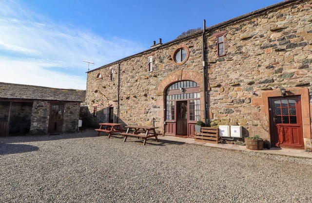 MELLFELL COTTAGE, pet friendly, with open fire in Watermillock