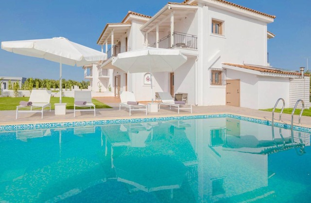Melograno IV with 5 bedrooms and 4.5 bathrooms