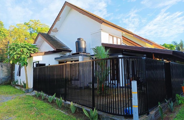 Meninting garden house