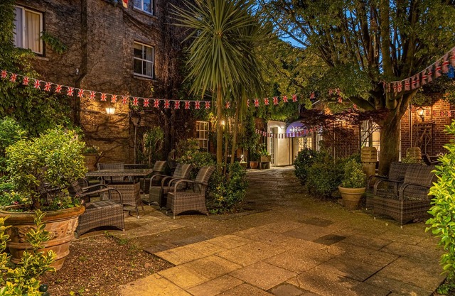 Mercure White Hart Hotel Salisbury and Apartments