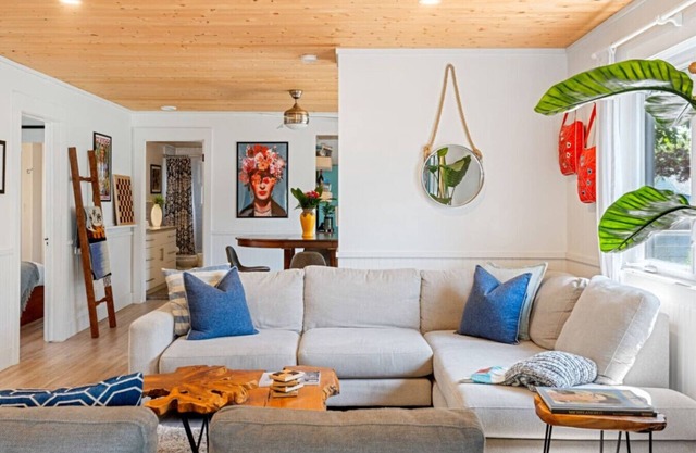 Mi Casa Leamington across From Seacliff Park