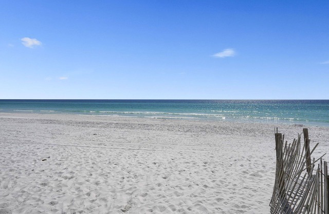 Mia-Mar Villa - Luxurious Pet-Friendly Vacation Rental with Private Pool in Miramar Beach