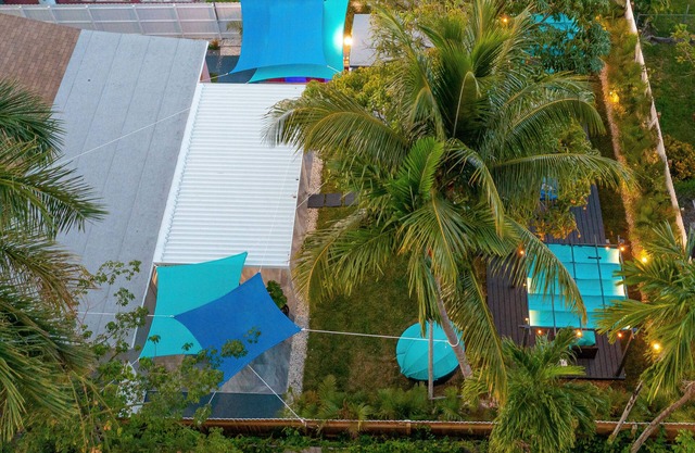 Miami Luxury Villa 5-bedroom with Hot tub and a bar