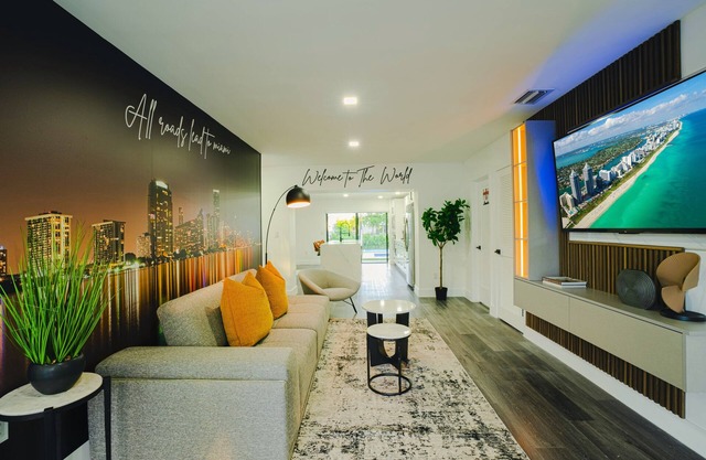 Miami World Mansion/Mini Golf/Game Room