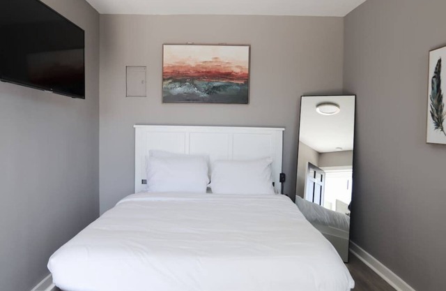 Micro Motel 1 Bed! Su