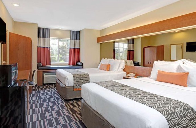 Microtel Inn & Suites by Wyndham Bushnell