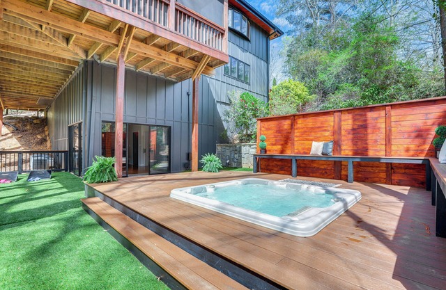 Mid-Century Modern Luxe Retreat w/Hot Tub & Decks