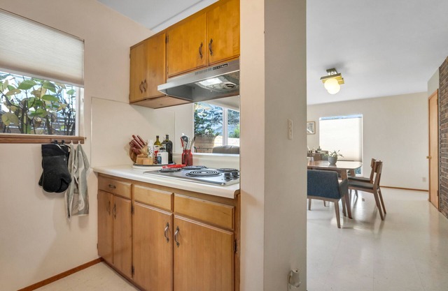 Mid-Century-Modern Home Near Lake Washington